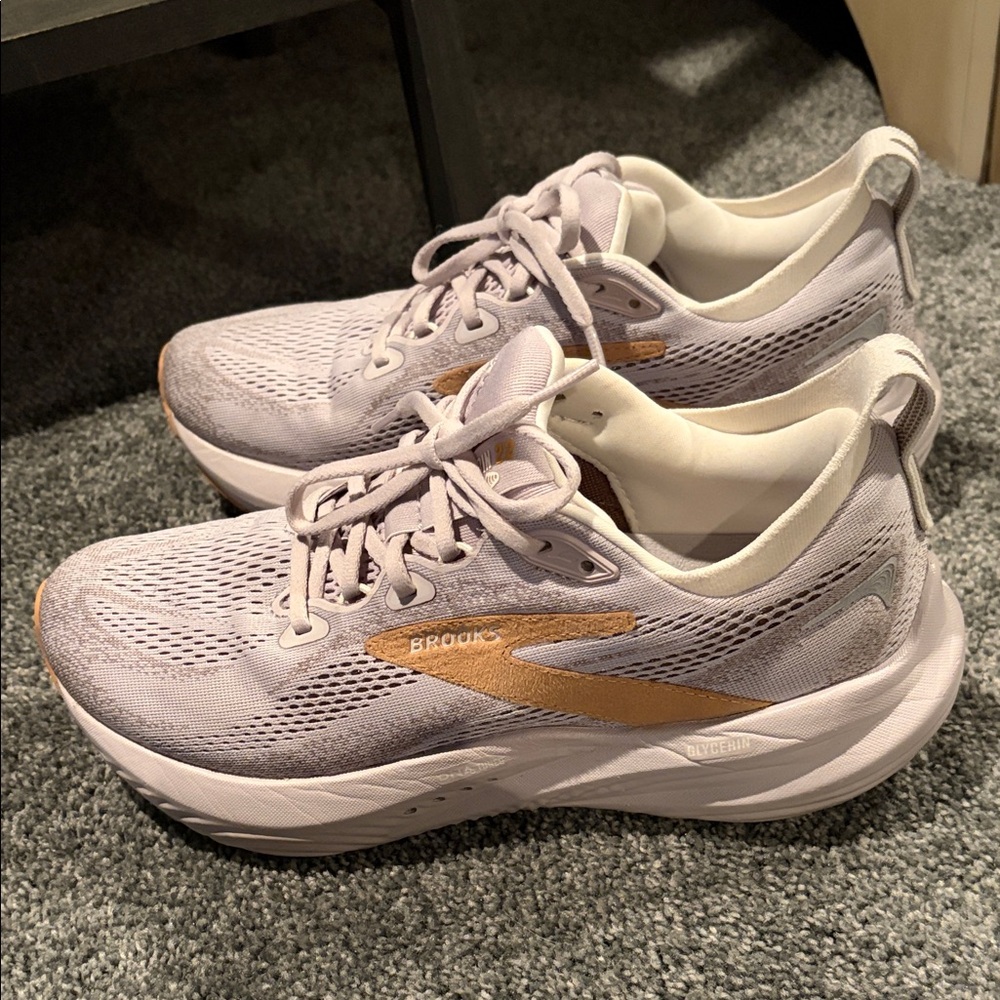 Brooks Women's 9.5 Athletic Shoes fall colors 2025